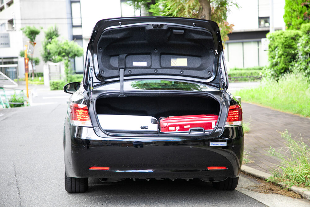 Kens Osaka Taxi luxury sedan taxi image