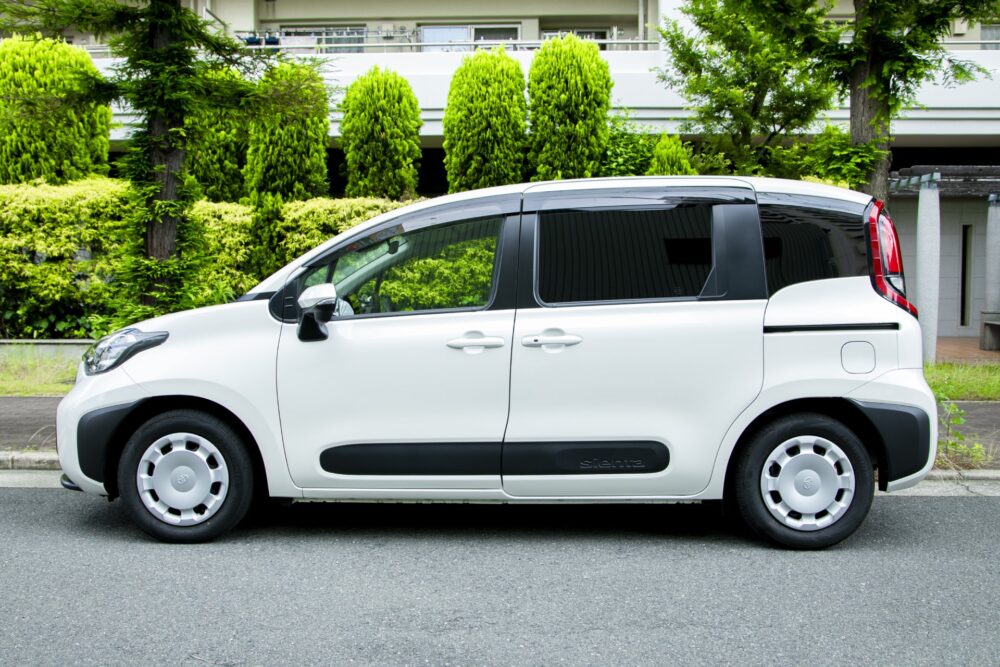 Kens Osaka Taxi compact minivan - Toyota Sienta image