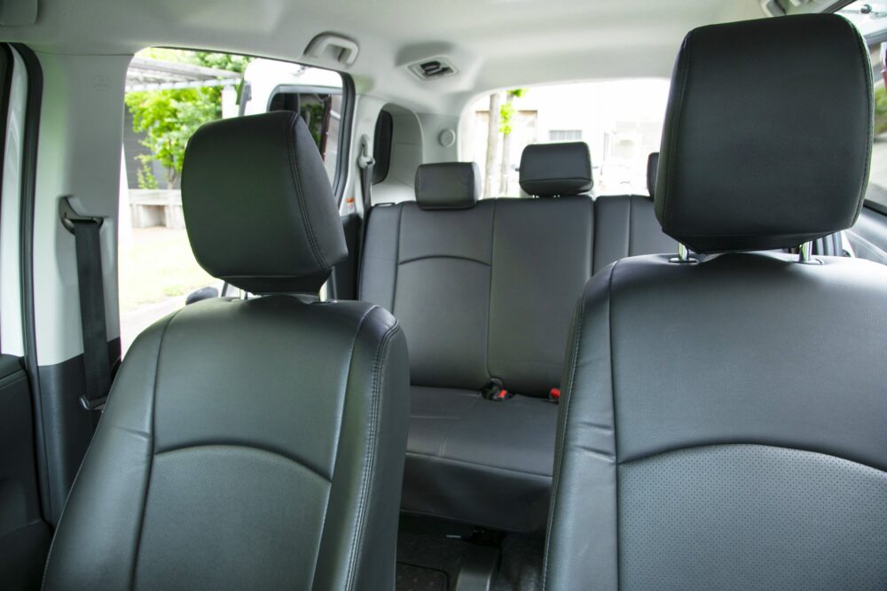 Kens Osaka Taxi compact minivan - Toyota Sienta image