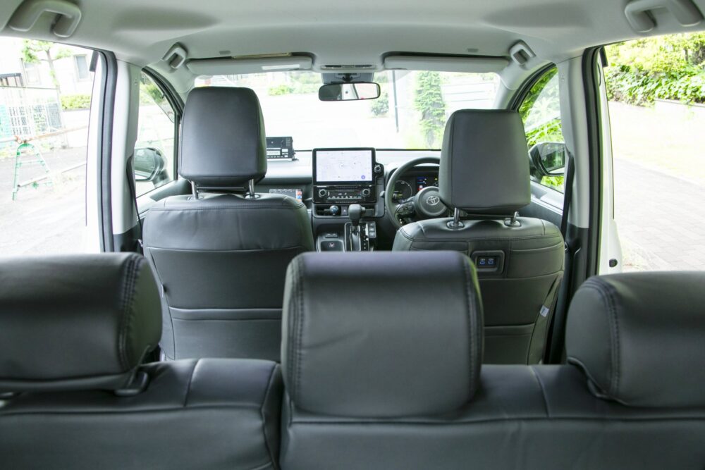 Kens Osaka Taxi compact minivan - Toyota Sienta image