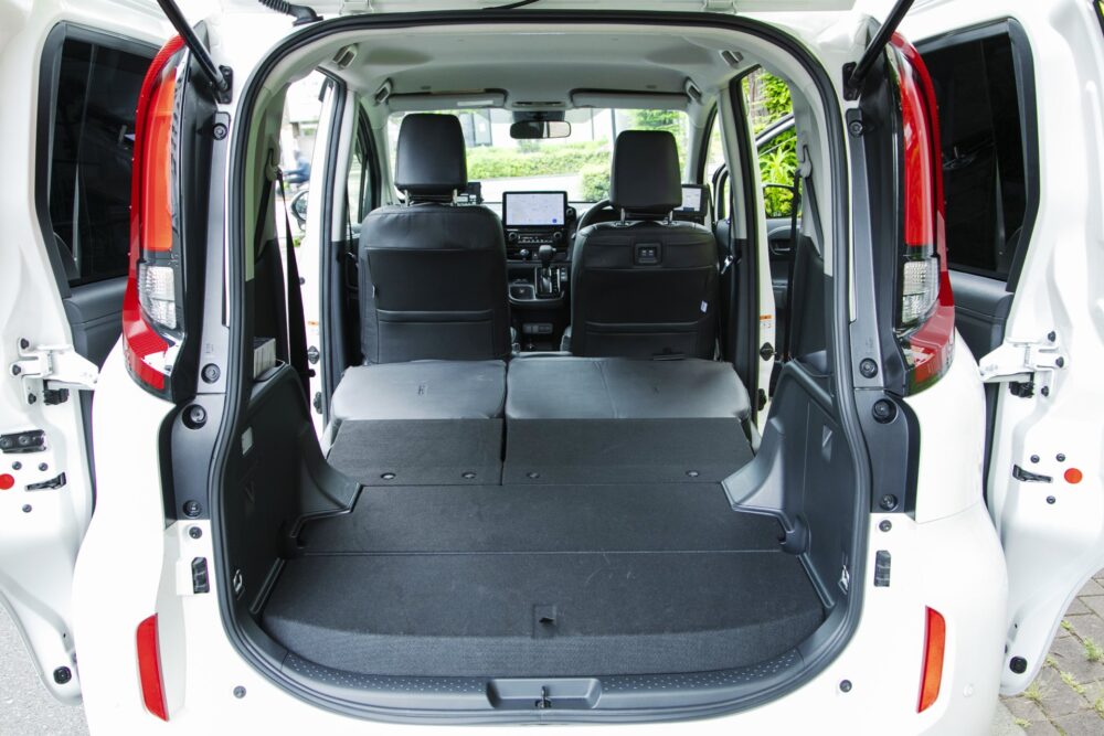 Kens Osaka Taxi compact minivan - Toyota Sienta image