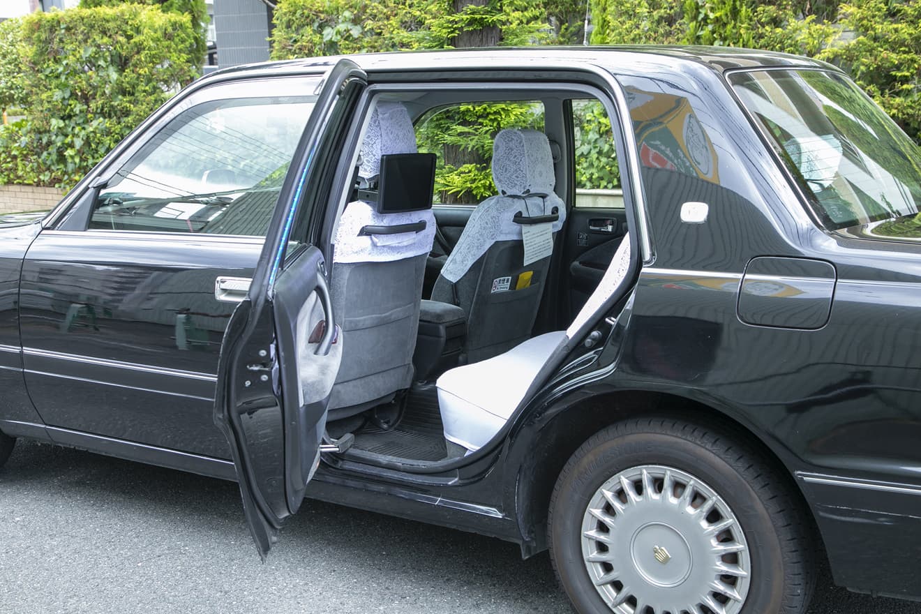 Kens Osaka Taxi standard sedan taxi crown image