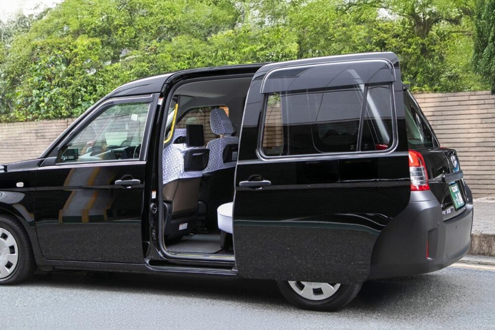 Kens Osaka Taxi standard sedan taxi crown comfort image