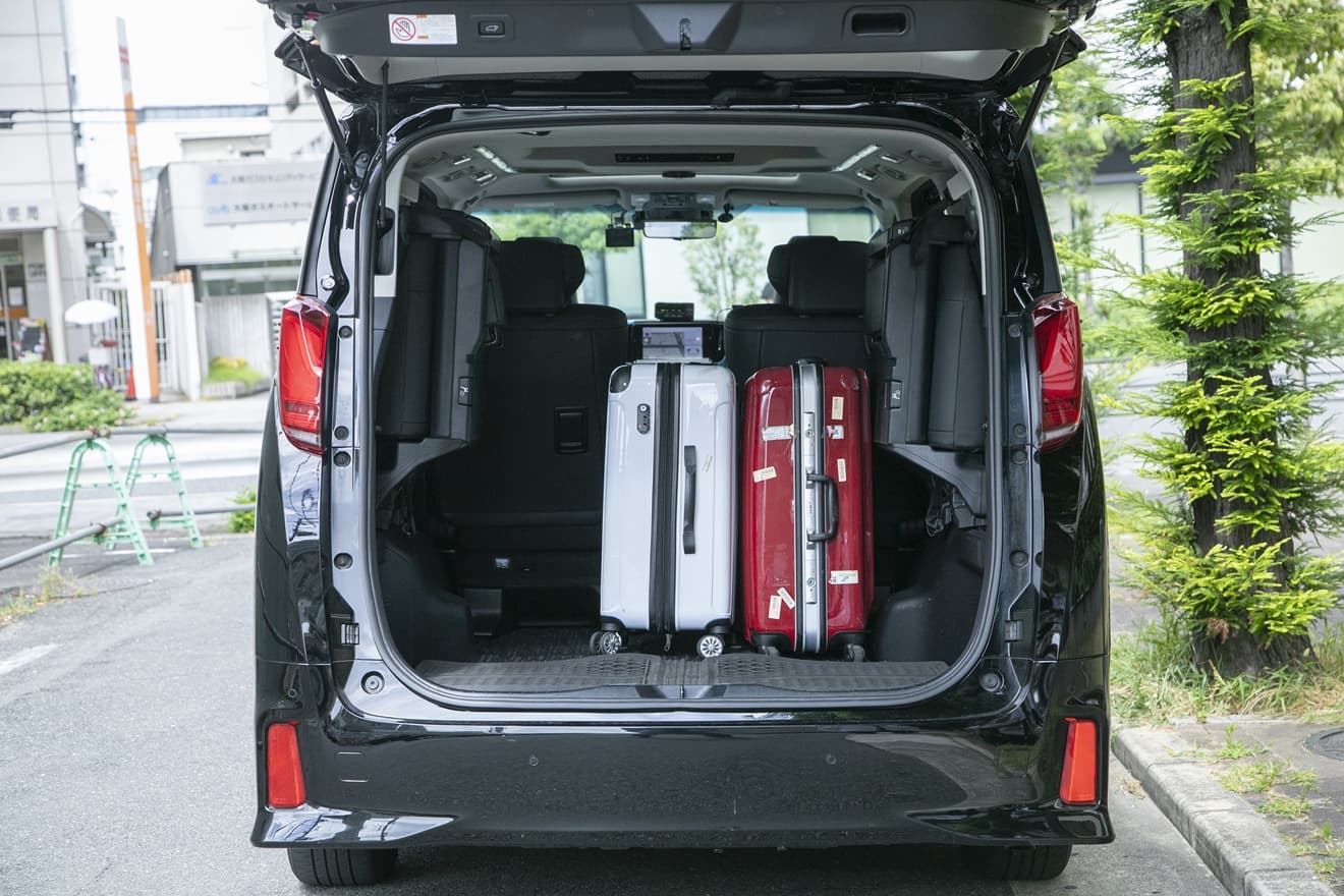 Trunk photo of 6seater Minivan taxi