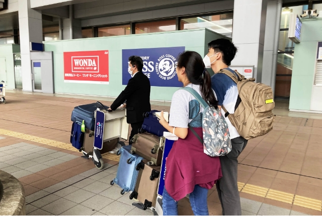 Airport Transfer - Move to the parking area